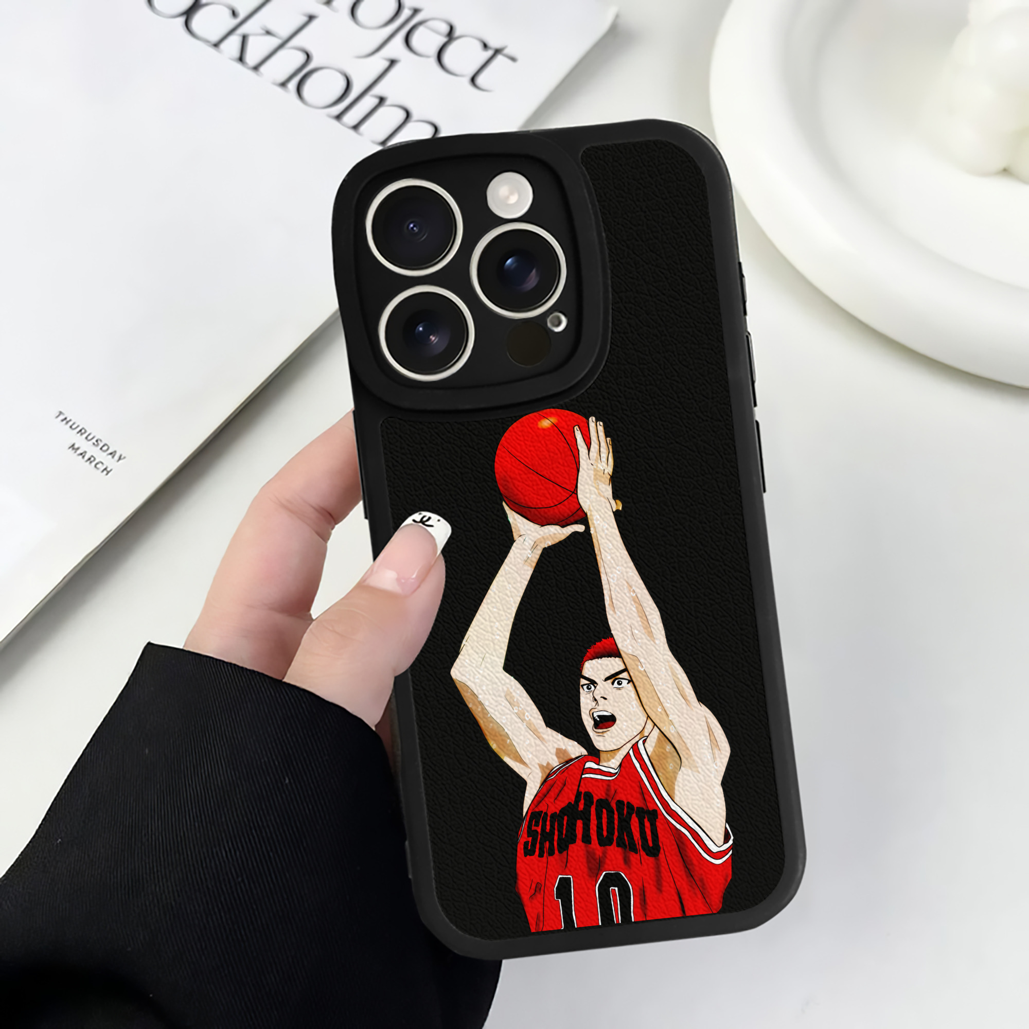 （画像用） SLAM DUNK／スラムダンク 【iPhone 16シリーズ対応】シリコンスマホケース（レザー調） 材質：シリコン
